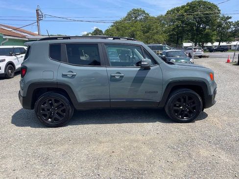 Used 2018 Jeep Renegade Altitude w/ UConnect 8.4 Nav Group AWD/4WD image 9