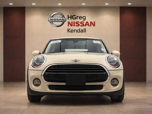 Used 2017 MINI Cooper 4-Door Hardtop image 5