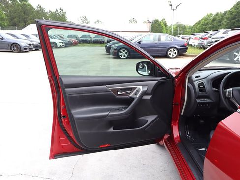 Used 2013 Nissan Altima 2.5 SL w/ Technology Pkg FWD image 31