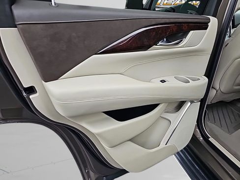 Used 2016 Cadillac Escalade Luxury image 29