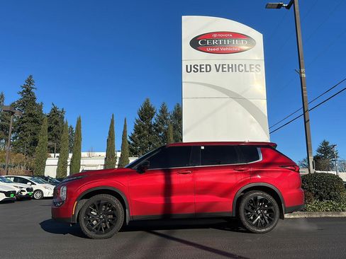 Used 2024 Mitsubishi Outlander SE Black Edition image 1