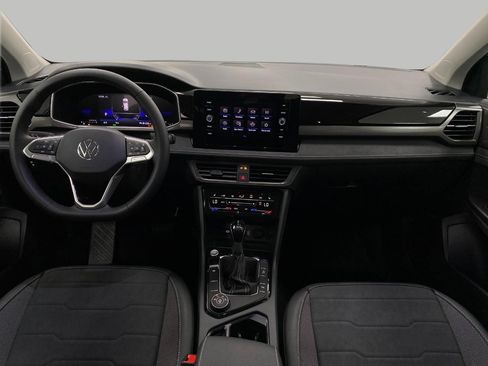 New 2026 Volkswagen Taos SE image 19