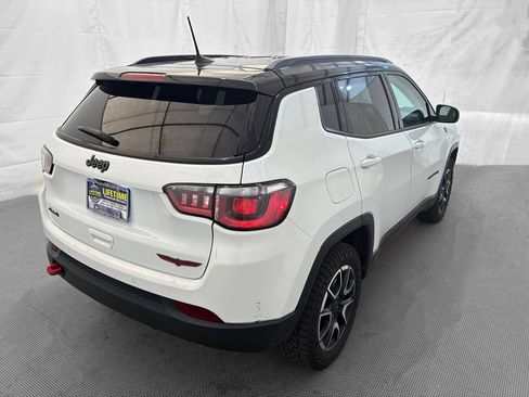 Used 2025 Jeep Compass Trailhawk AWD/4WD image 7