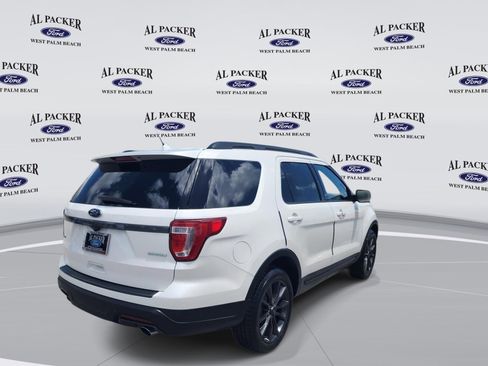 Certified 2018 Ford Explorer XLT w/ Equipment Group 202A image 5