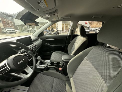 Used 2023 Kia Seltos LX image 9