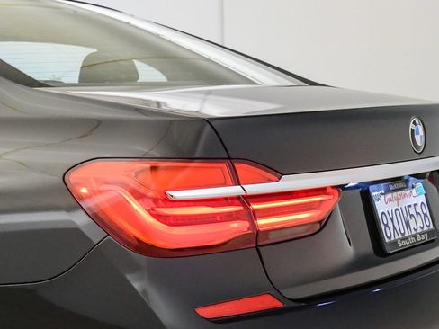 Used 2018 BMW 740i RWD image 12