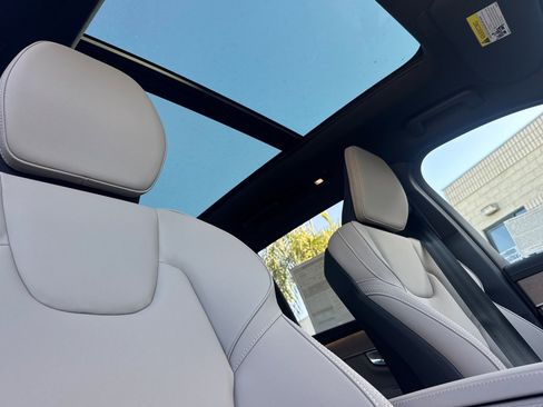 New 2026 Volvo XC90 B6 Plus image 16