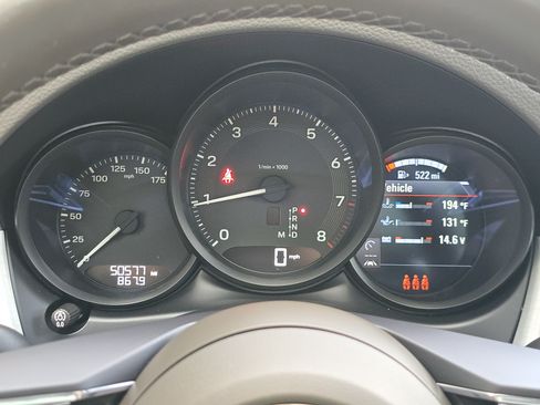 Certified 2022 Porsche Macan AWD/4WD image 26