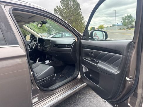 Used 2018 Mitsubishi Outlander GT AWD/4WD image 43