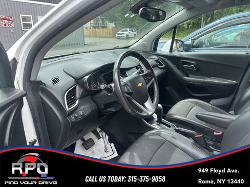 Used 2020 Chevrolet Trax LT w/ LT Convenience Package AWD/4WD image 6