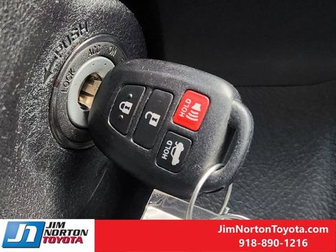 Used 2017 Toyota Camry SE w/ Moonroof Package image 24