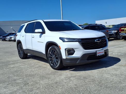 Used 2023 Chevrolet Traverse RS FWD image 2