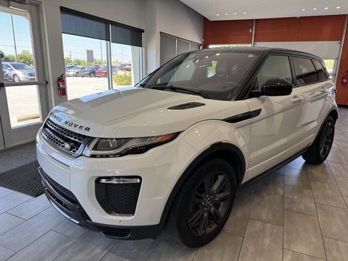 Used 2019 Land Rover Range Rover Evoque SE Premium image 6