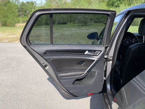 Used 2015 Volkswagen Golf R 4-Door image 27