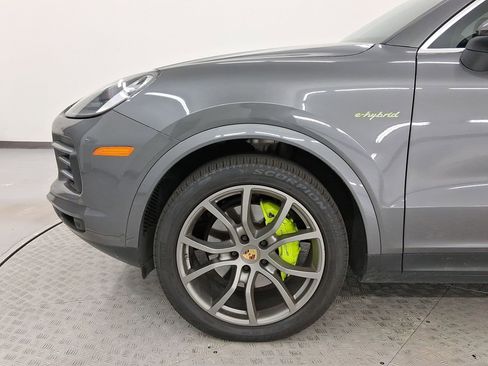Used 2023 Porsche Cayenne E-Hybrid image 12