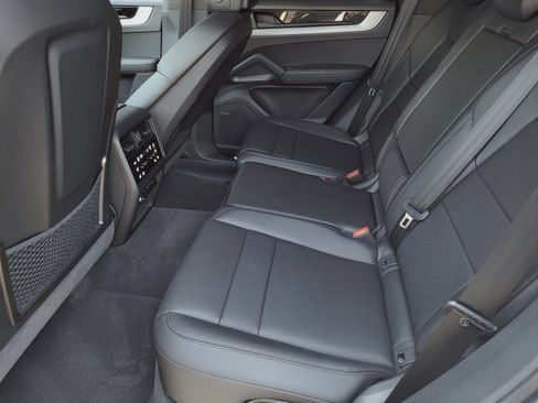 Certified 2026 Porsche Cayenne S AWD/4WD image 15