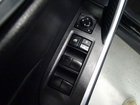 Used 2021 Toyota RAV4 XLE w/ Convenience Package AWD/4WD image 10