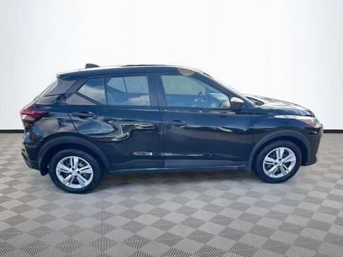 Used 2021 Nissan Kicks S image 9