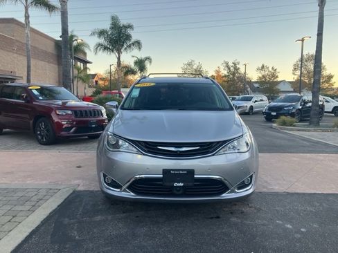 Used 2018 Chrysler Pacifica Limited w/ Advanced Safetytec Group image 2
