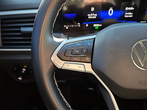 Used 2023 Volkswagen Atlas SE image 16