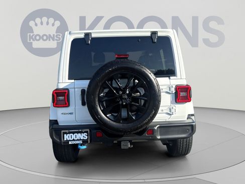 Used 2024 Jeep Wrangler Unlimited Sahara w/ Technology Group AWD/4WD image 5