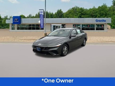 Certified 2024 Hyundai Elantra SE image 2