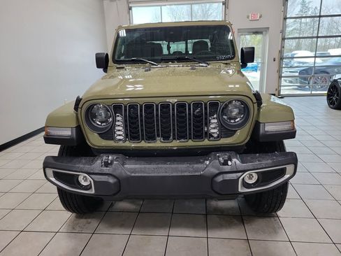 New 2025 Jeep Gladiator Sport image 3