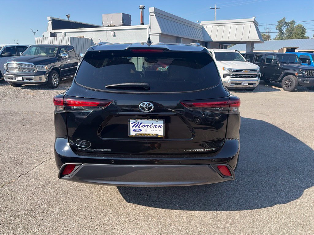 Used 2024 Toyota Highlander Limited AWD/4WD image 5