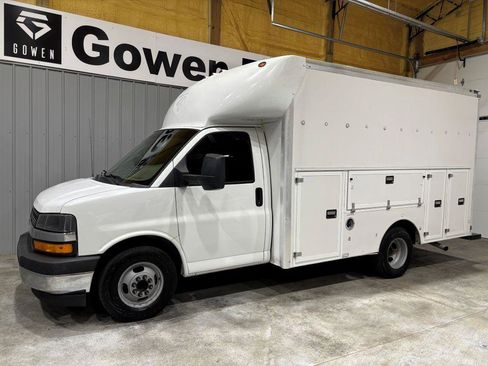 Used 2018 Chevrolet Express 3500 w/ Power Convenience Package image 4