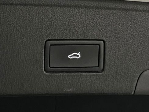 Used 2025 Volkswagen Atlas Cross Sport SE w/ Black Wheel Package image 39