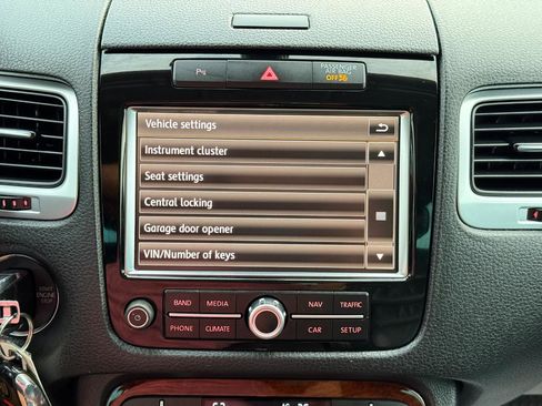 Used 2012 Volkswagen Touareg VR6 image 65