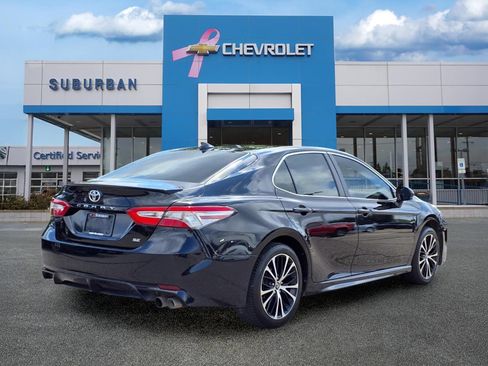 Used 2019 Toyota Camry SE FWD image 5
