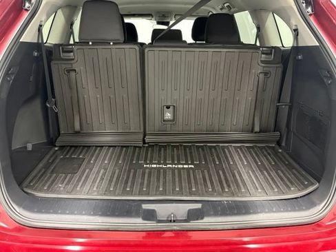 Used 2024 Toyota Highlander LE w/ Protection Package #3 (TMS) FWD image 8