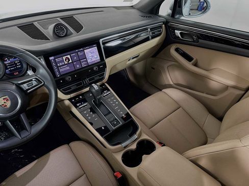 Certified 2024 Porsche Macan image 24