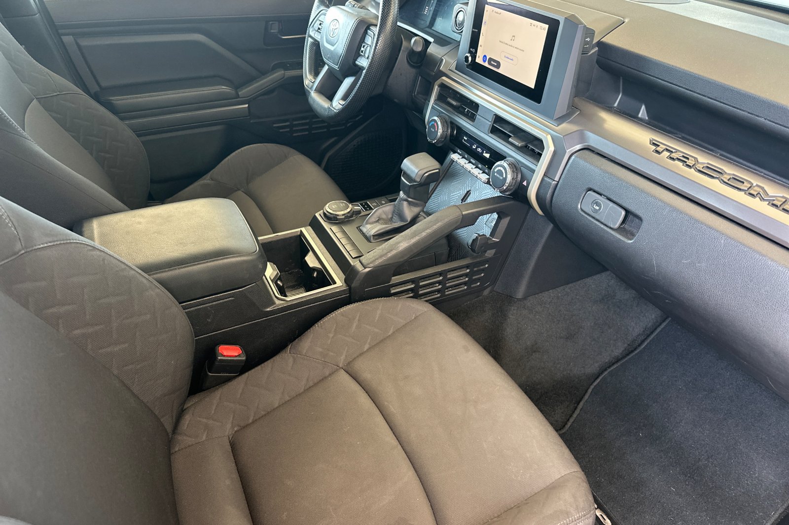 Used 2025 Toyota Tacoma SR5 AWD/4WD image 19