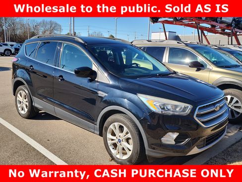 Used 2017 Ford Escape SE w/ Equipment Group 201A image 2