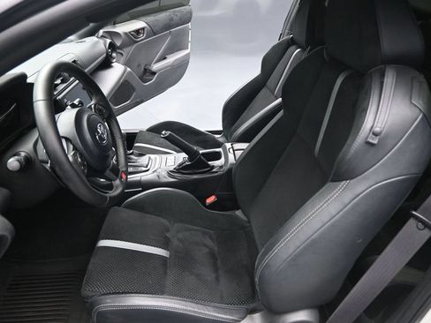 Used 2024 Toyota GR86 Premium RWD image 9
