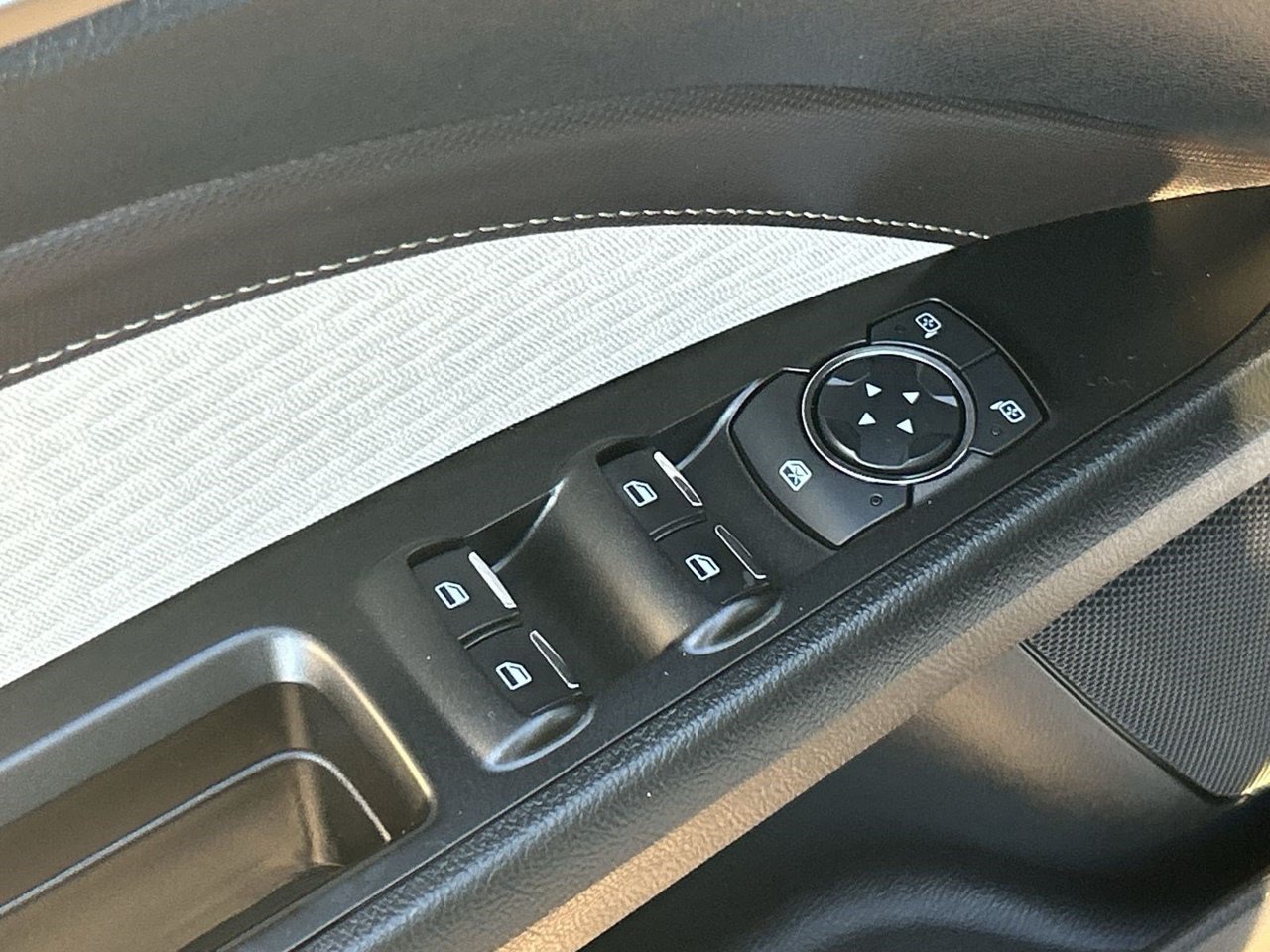 Used 2019 Ford Fusion SE w/ Equipment Group 151A FWD image 18