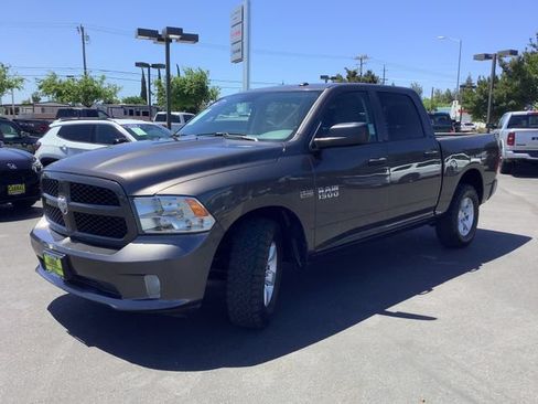 Used 2017 RAM 1500 Express RWD image 5