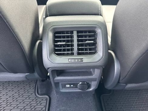 Used 2021 Volkswagen Tiguan SEL AWD/4WD image 29