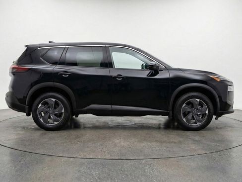 Used 2025 Nissan Rogue SV FWD image 11