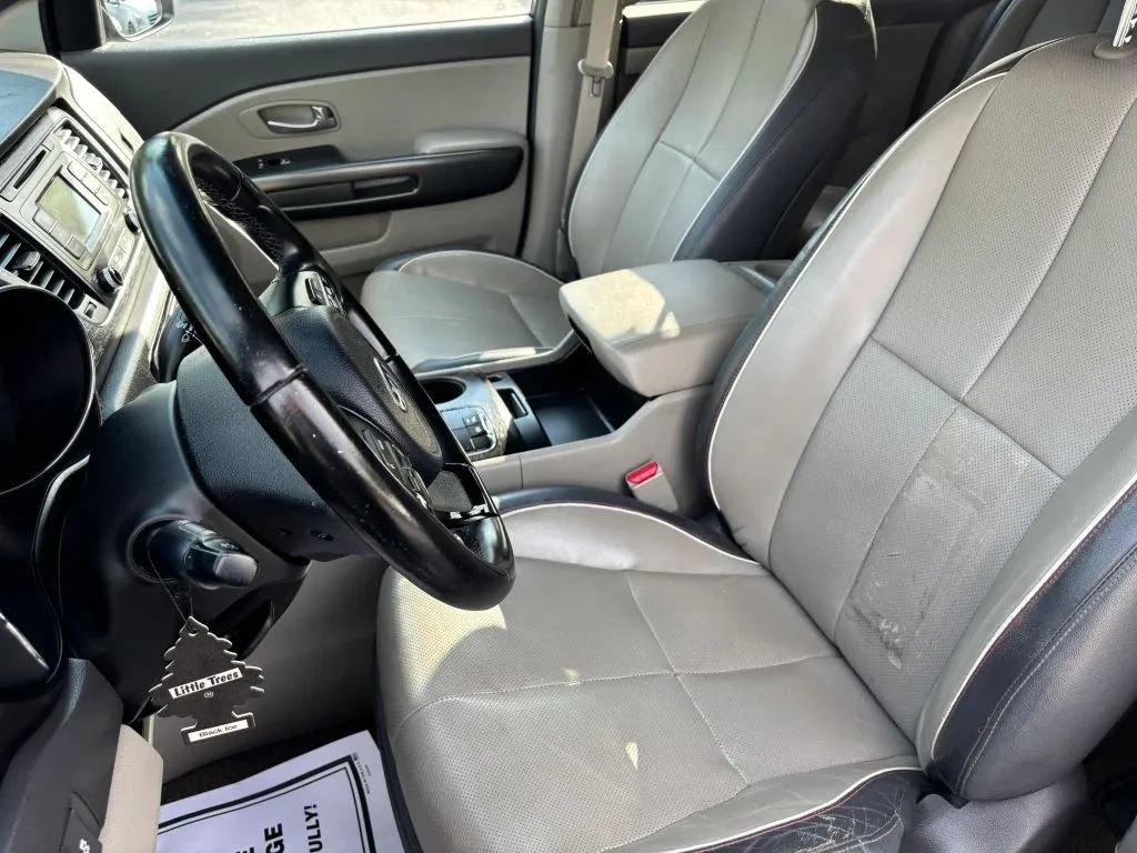 Used 2016 Kia Sedona LX w/ LX Essentials Premium Package FWD image 11