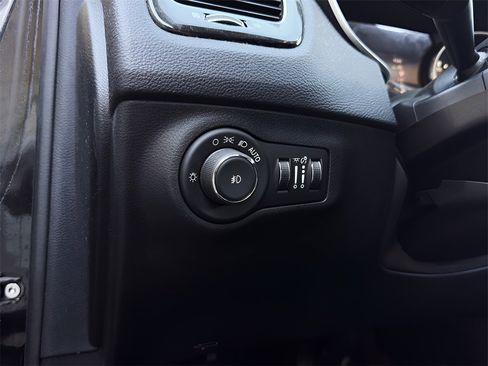 Used 2018 Jeep Compass Limited image 17