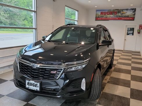 Used 2023 Chevrolet Equinox RS w/ RS Leather Package AWD/4WD image 2