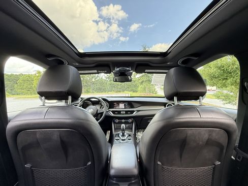 Used 2022 Alfa Romeo Stelvio Ti image 30