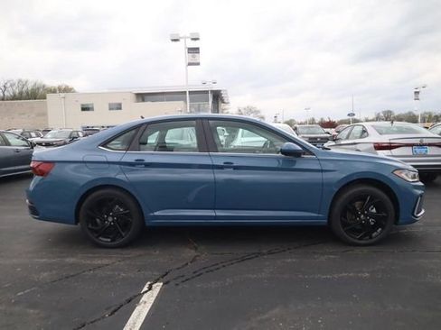 New 2026 Volkswagen Jetta SE image 4