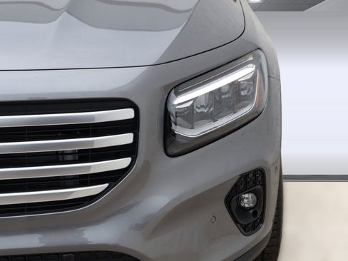 New 2025 Mercedes-Benz GLB 250 image 9