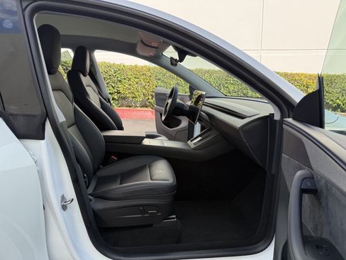 Used 2026 Tesla Model Y Long Range RWD image 12