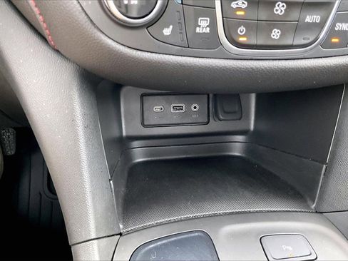 Used 2023 Chevrolet Equinox RS image 32