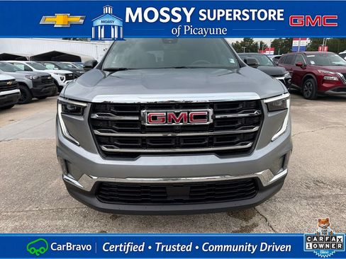 Certified 2026 GMC Acadia Elevation w/ Elevation Premium Package FWD image 11